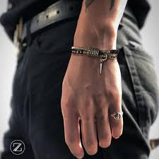 Le bracelet en cuivre pour homme : l’alliance parfaite entre style et bien-être. Le bracelet en cuivre pour homme : l’alliance parfaite entre style et bien-être.